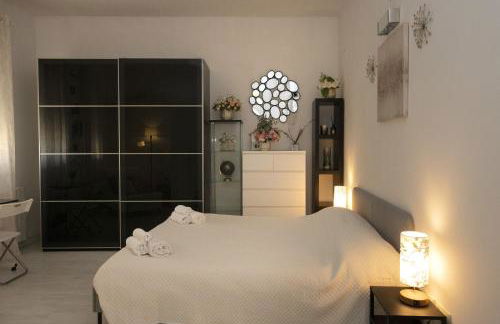 Amazing Serenity Flat for 7, AC, historic center - Foto 10