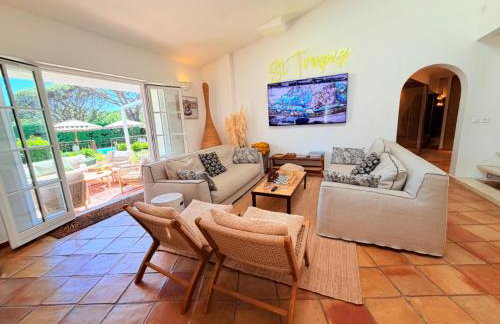 Villa climatisée, Golfe Saint Tropez, 12 pers, 4 suites, Piscine chauffée, Hammam, Spa, Billard, Pétanque, Wifi professionnel haut débit - Photo 4
