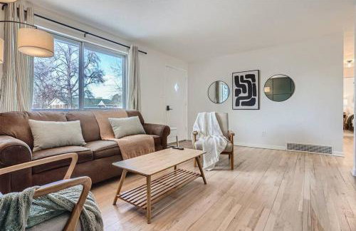 Serene, Spacious Home in Quiet Neighborhood with Fenced Yard - Foto 3