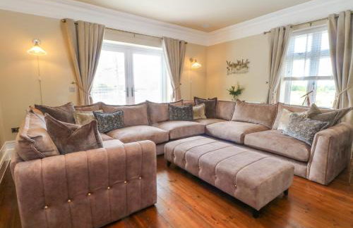 Meadow Manor And Spa - Photo 29