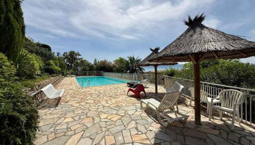 B084-Confort et serenite piscine et stationnement - Foto 2, sunbed