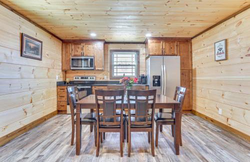 Pet-Friendly Yard! Nature Escape in Forest City - Foto 11