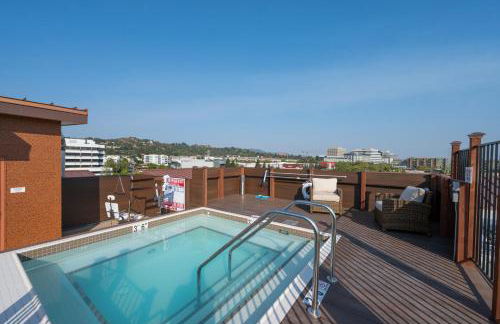 Elevator-Work Here-Gig WiFi-King Bed-Laundry in unit - Foto 52