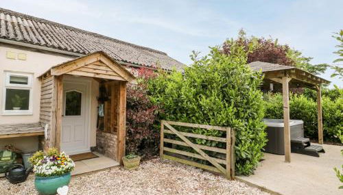 Willow Lodge - Photo 2