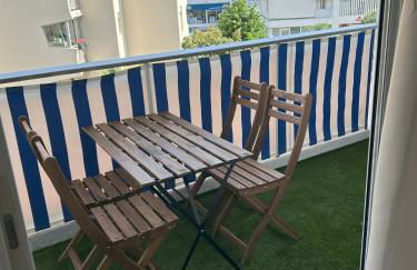 Riviera Retreat - Steps to Beach & Shops, Balcony & AC - Foto 1