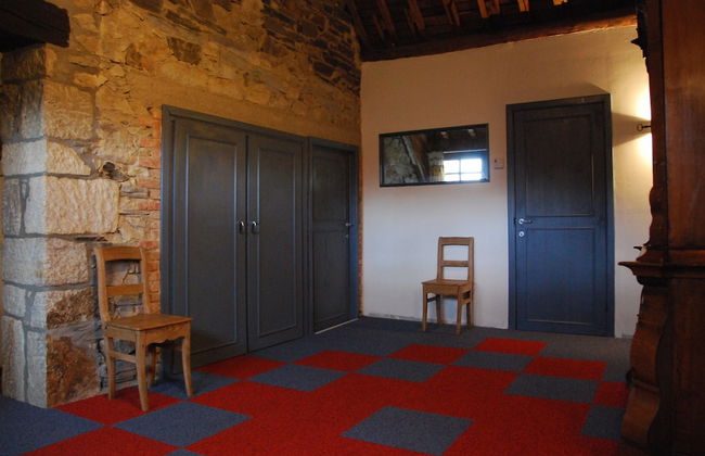 Large Hunting Lodge With Enormous Beautiful Garden - Photo 27