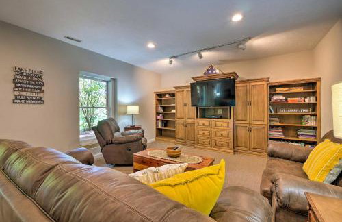 The Red Pine Cabin with Private Pond and Dock! - Foto 23