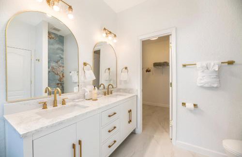 Stylish Retreat with Pool near The Parks - Foto 28