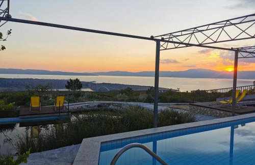 Villa Suzi - Family Farm Stay with Donkeys, Pool and Sea View near Rijeka - Photo 13