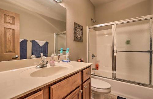 Pool Access and Boat Slip Lake Ozark Condo! - Foto 15