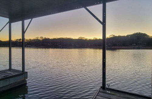 Private Dock and Game Room! Lake Hartwell Retreat - Foto 39