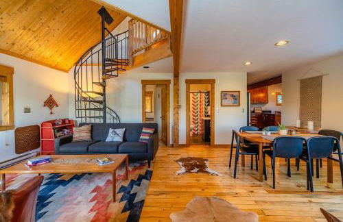 Cozy Cabin Perched on the Mountainside - Alpine Haus - Foto 36