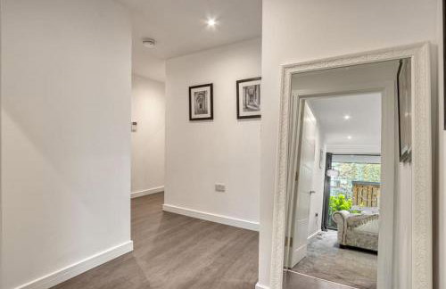 3-Bed, 2-Bath Wembley Apartment with Free Parking - Foto 19