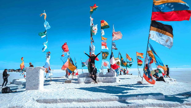 Visitando la Plaza de las Banderas