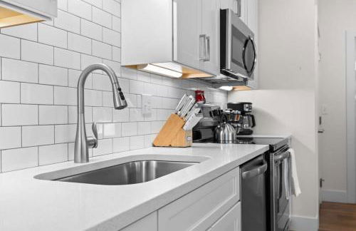 Capri Unit 001 in the Heart of Downtown TC - Foto 28