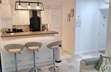 NEW 3 bedrooms Flat in Ashford near Heathrow - Foto 1