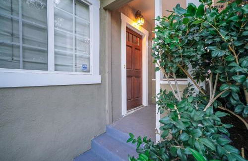 Stylish 2 Bed & 2 Bath at the Heart of Hollywood with Free Parking - One Car only - Foto 17