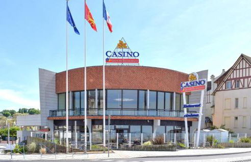 Beautiful Home In Auberville With Wifi - Photo 32