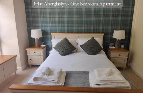 Llew Accommodation - The Townhouse - Photo 1