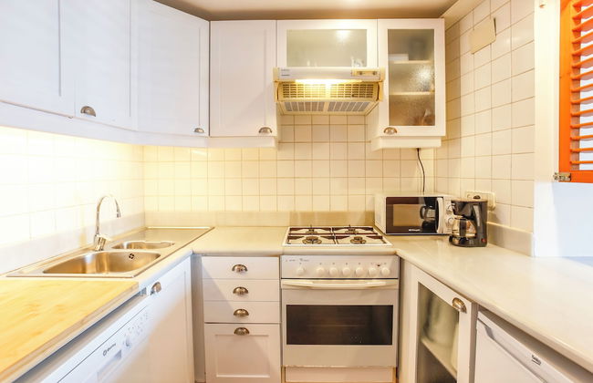 Newly Renovated Beachfront Apartment Ideally Located in Penelope - Foto 10