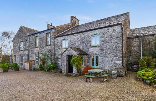 The Old Farm House - Photo 1