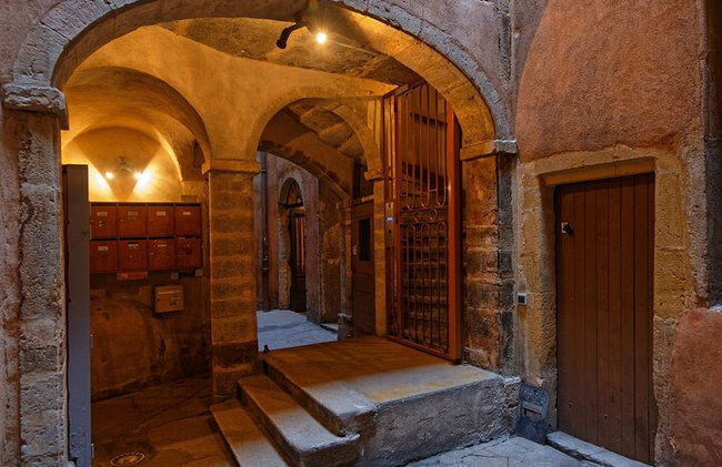 Recorrido privado a pie por lo más destacado y la historia del casco antiguo de Lyon - Foto 8