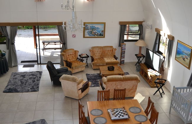 Arch Cabins Self Catering - Photo 16