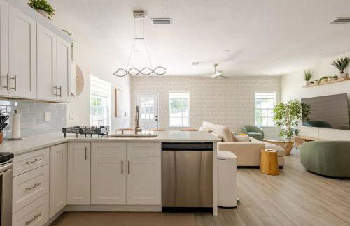 4 Bedroom 3 Full Bath Boho Oasis Saltwater Pool Near Downtown, North of Hyde Park Sleeps 12 Pets OK - Foto 14