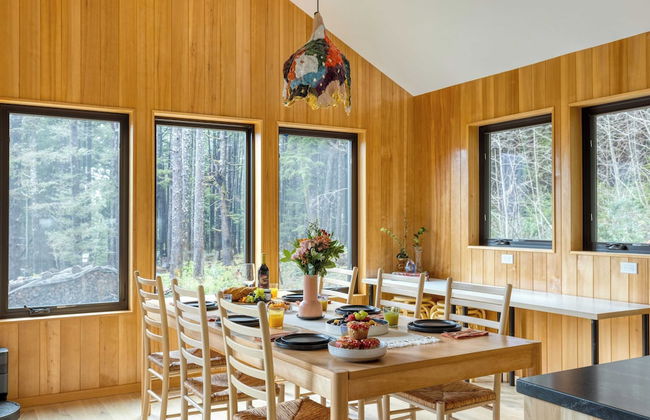 Rustic Arch Cape Getaway w/ Vibrant Interior Walk to the Beach Cape Wonder - Foto 10