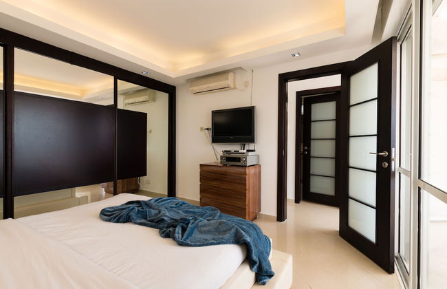 Apartment with Sauna, Hot Tub & Parking - Photo 8