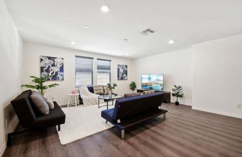 Entire Private Home with 5 Bedrooms 3 Bathrooms, 3000 sqft, Gated Yard, Garage, Nice View, Available Now - Foto 18