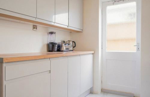 Modern Home with Games Room, Watford - Foto 12