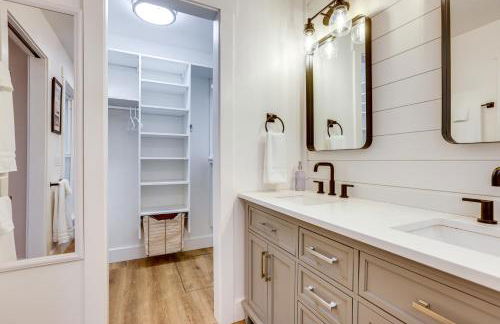 3 Mi to Old Mill District Family Retreat with Yard - Foto 15