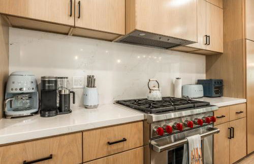 New Luxury 4BR /3BA Obsidian Reserve #110 – Hot Tub, 2-Car Garage, Pool Table, Mount Views! - Foto 10