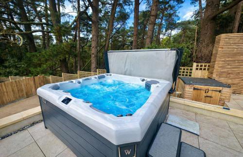 5 Bed House - Pool - Hot Tub - Sauna - Pool Table - Near New Forest and Beach - Sleeps 12 - Photo 3