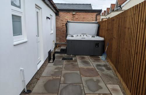 Characterful 2 bed cottage, quiet village setting - Photo 4