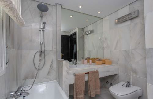 Villa Venecia, Apartamento de Lujo en 1º línea de playa + parking - Photo 40