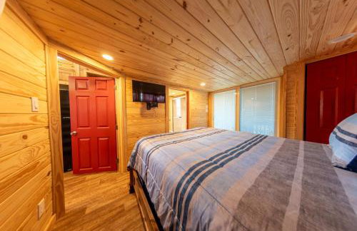 Lakefront Cottage with Hot Tub & Sunset Views - Foto 29