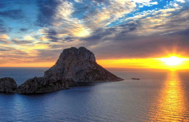 Oceanfront Retreat in Sant Josep de sa Talaia With Shared Pool - Foto 6