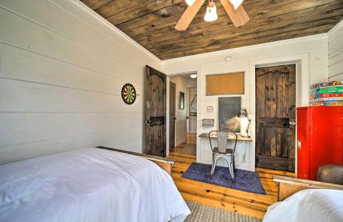 Ideal for Families! Lake Toxaway Getaway with Deck - Foto 25