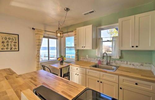 Lakefront Sanctuary with Mount Konocti Views - Foto 8