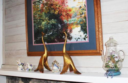 Spacious retreat with 5 bedrooms full kitchen, fenced sports court, free parking - Foto 25