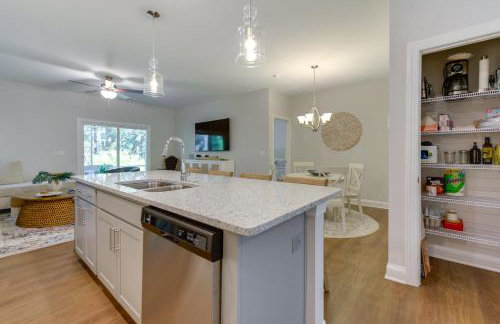 Townhome with Pool! 7 Mi to Ocean Isle Beach - Foto 11