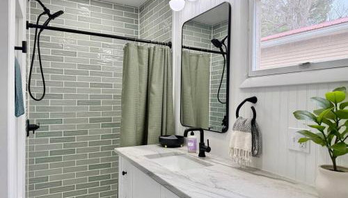 Cayuga lake cottage with private lake access - Foto 3, Shower