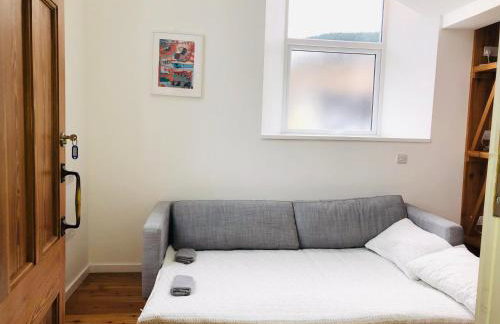 Afan Forest Bunk House-Converted Chapel Sleeps 35 - Foto 13