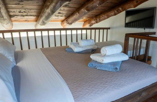 Villa Recluso-3 bd luxury country villa, huge heated pool with hydromassage, individual bbq & large yard, mountain view - Photo 36