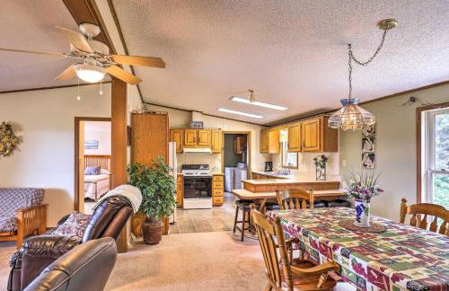 Finger Lakes Retreat with Sunroom, Fire Pit and BBQ! - Foto 10