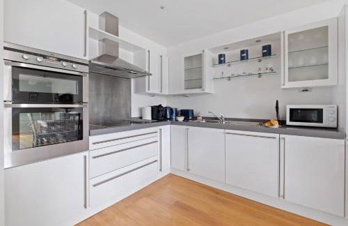 By the Bridge by Toppo - Foto 5