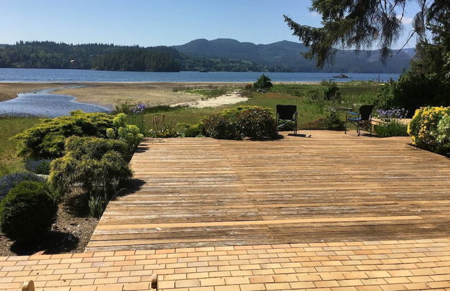 B - Sechelt Private Coastal Home - Photo 20