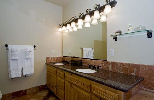 Olive Branch - Private Hot Tub, Media Room, Pet-Friendly, Near Northstar! - Foto 12